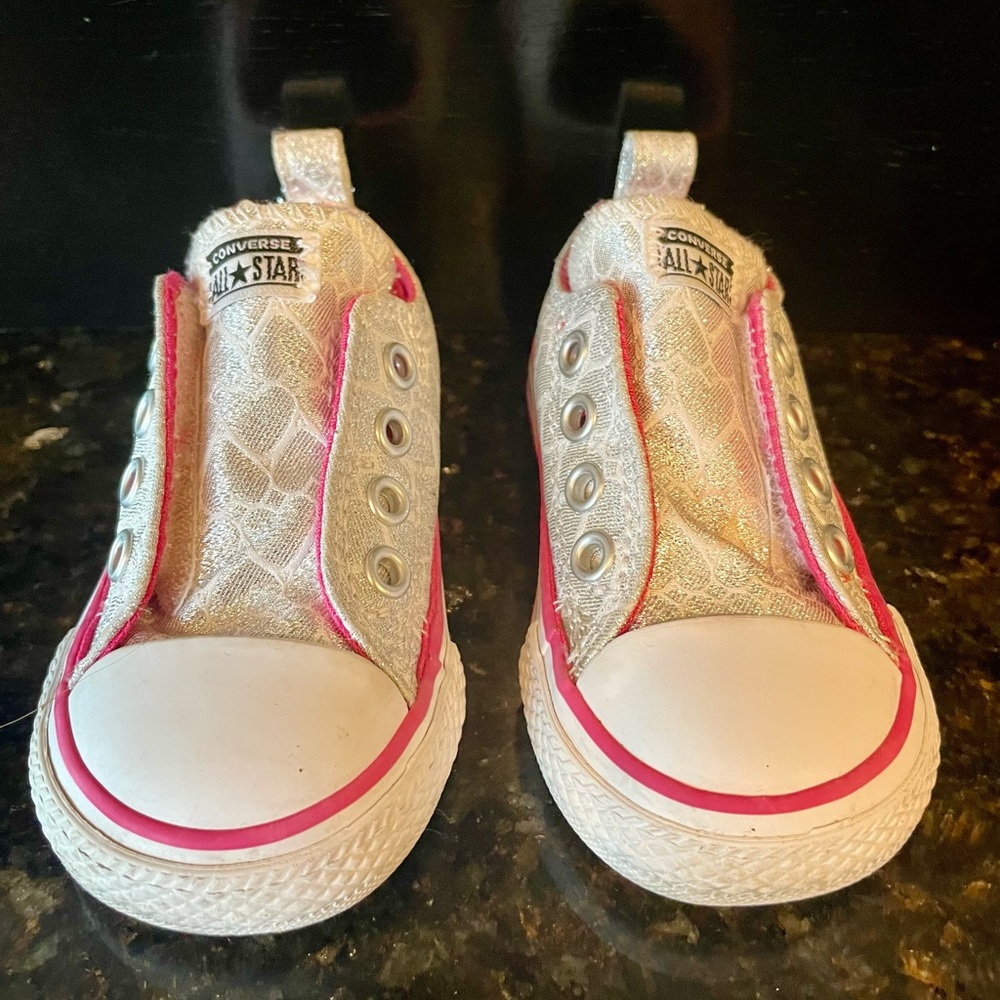CONVERSE All ⭐️ Star toddler size 4 silver heart pink accent Velcro
